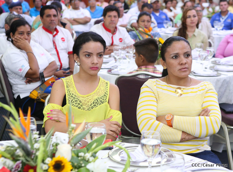 Presidente Daniel Ortega y Compa&ntilde;era Rosario Murillo con trabajadores y trabajadoras de Nicaragua